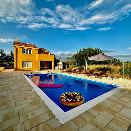Villa Amazing Florina With Swimming Pool *