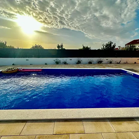 Amazing Florina With Swimming Pool Villa