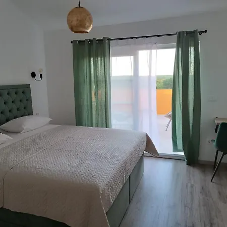 Amazing Florina With Swimming Pool Villa